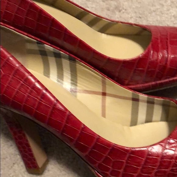 Burberry red crocodile leather pump - Picture 6 of 6